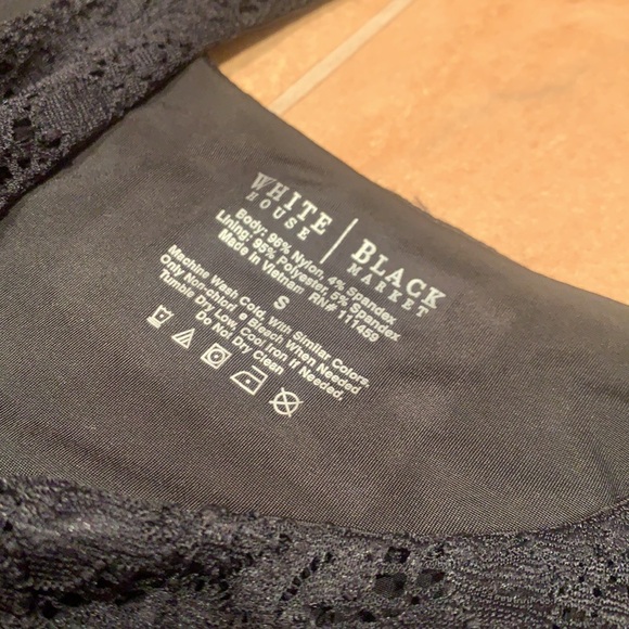 Eyelet tank top - Picture 2 of 3